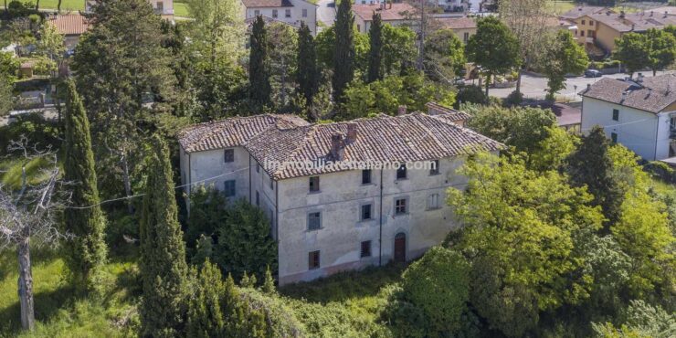 Large Tuscan Villa
