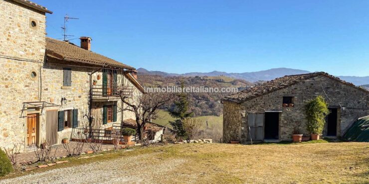 Tuscan farmhouse properties