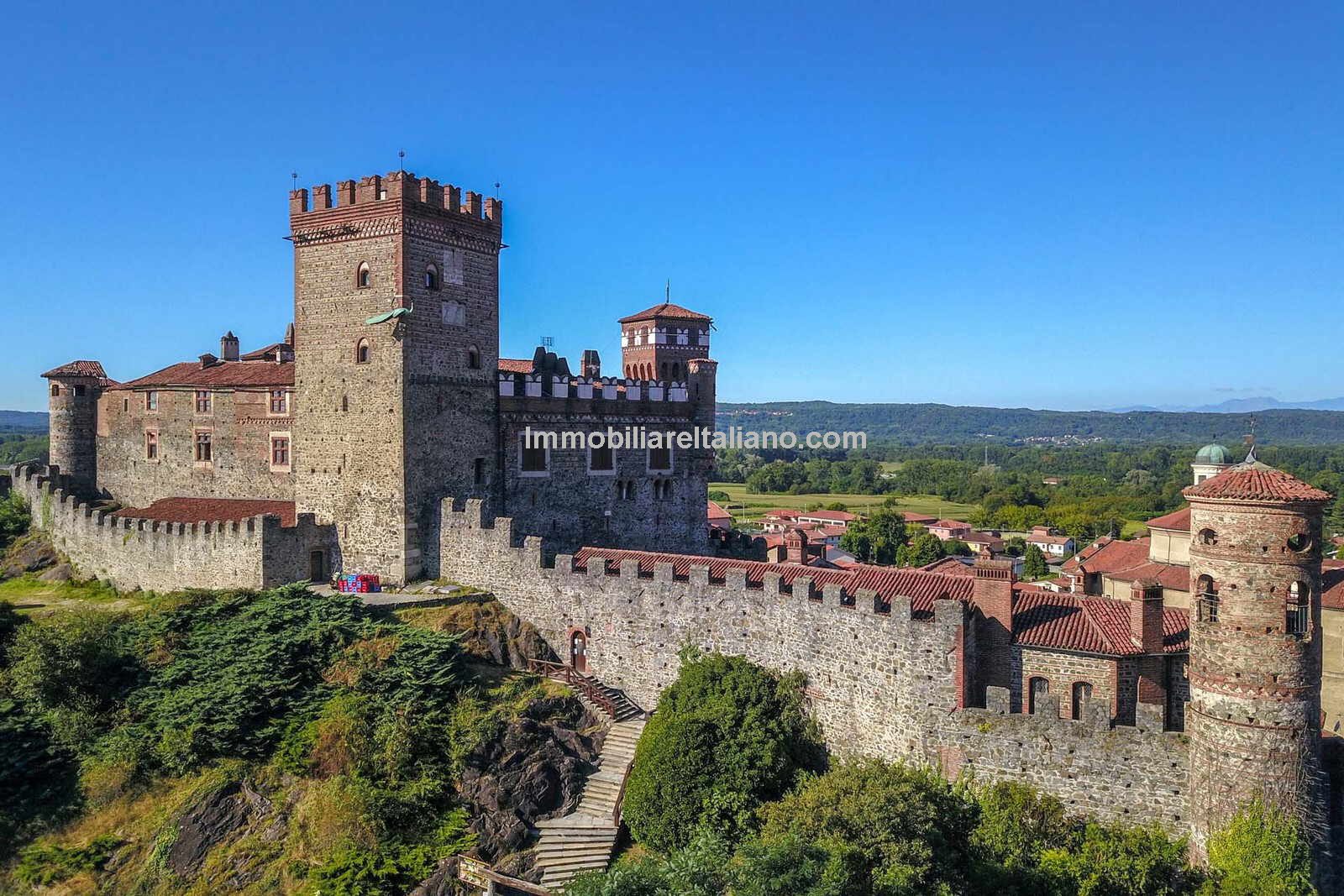 Magical castle property in Italy Immobiliare Italiano