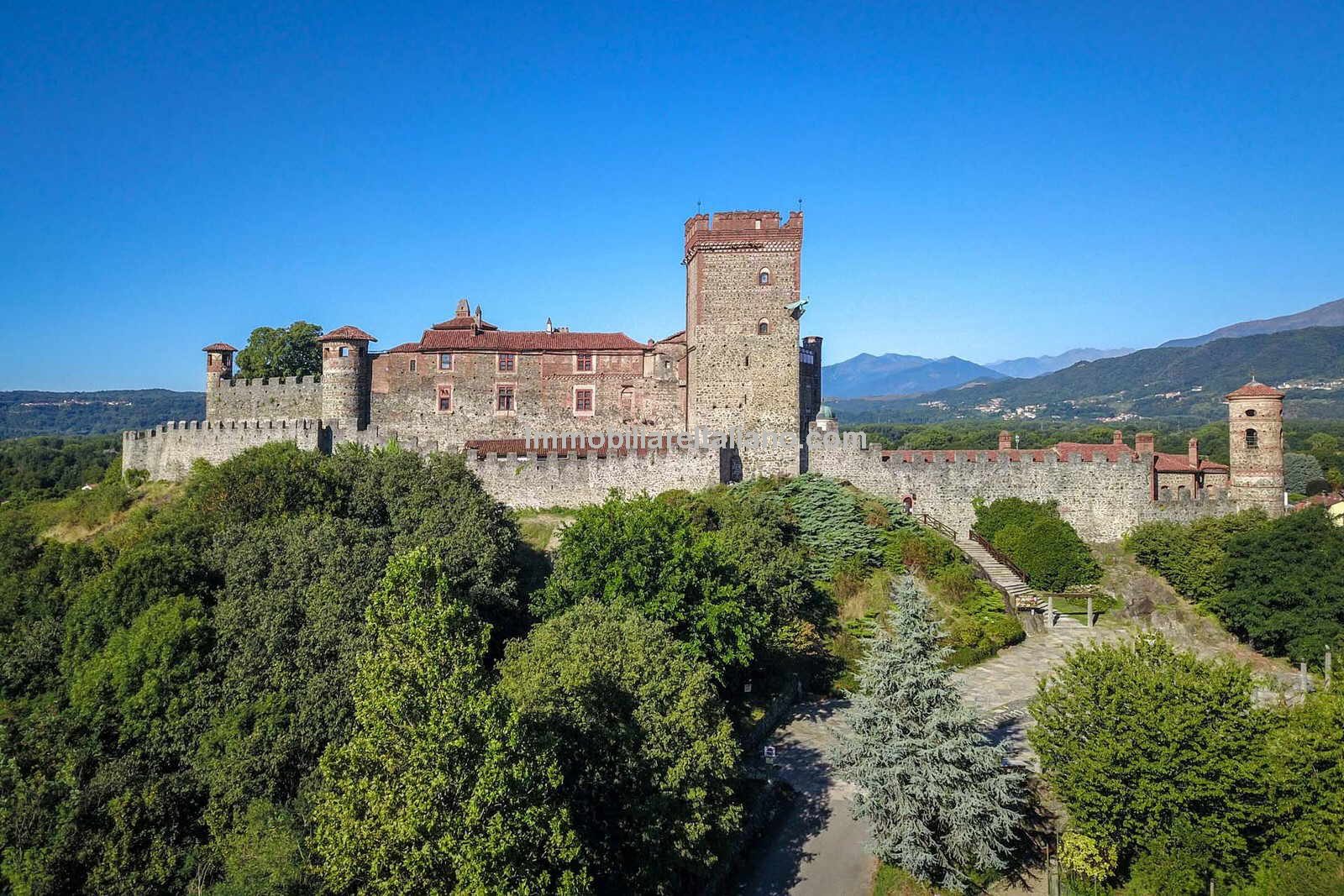 Magical castle property in Italy Immobiliare Italiano