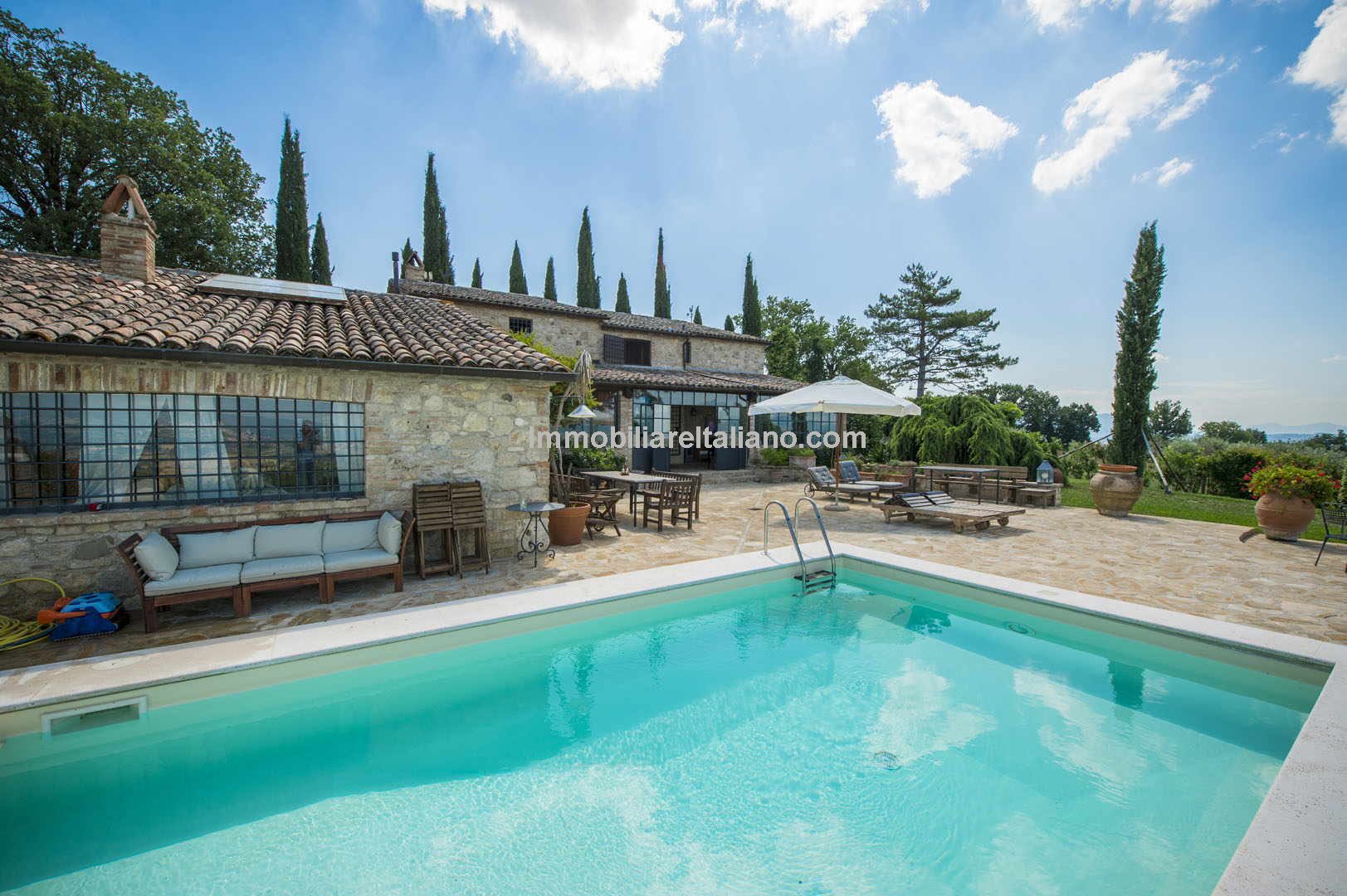 Large Italian home with pool Immobiliare Italiano