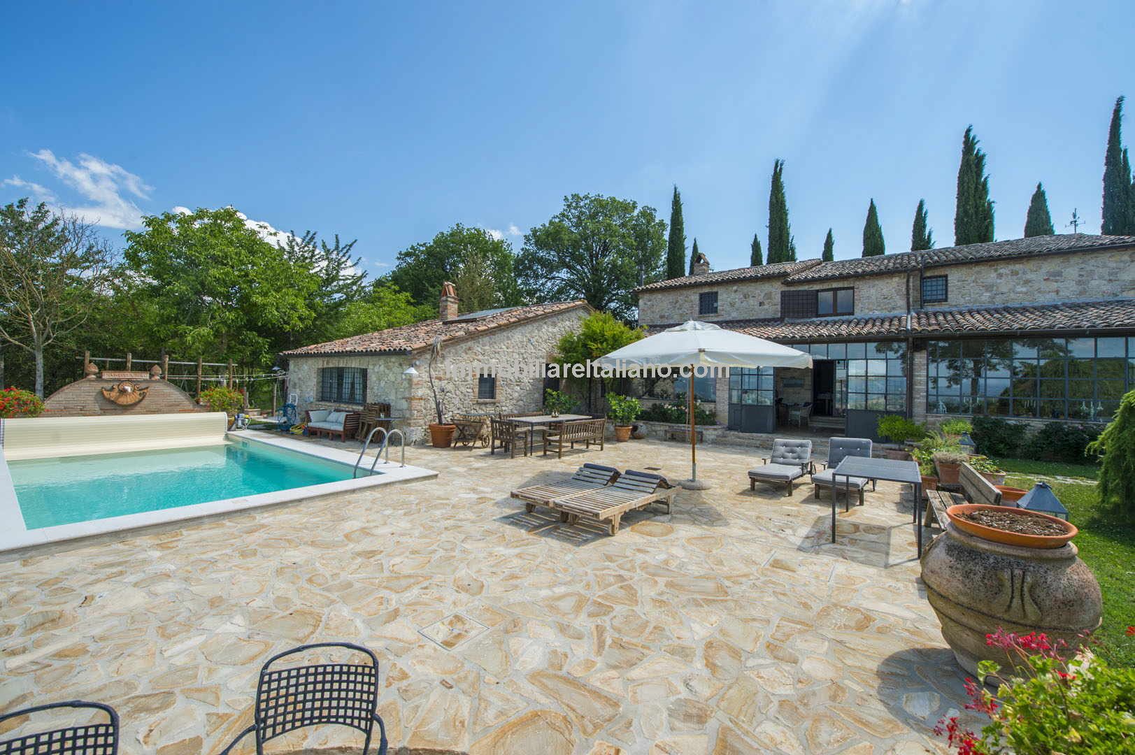 Large Italian home with pool Immobiliare Italiano