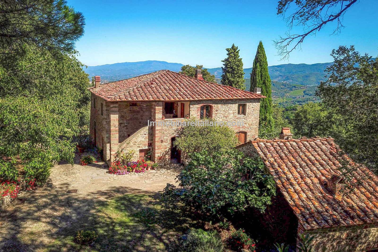 Tuscan Farmhouse and Annexes Immobiliare Italiano