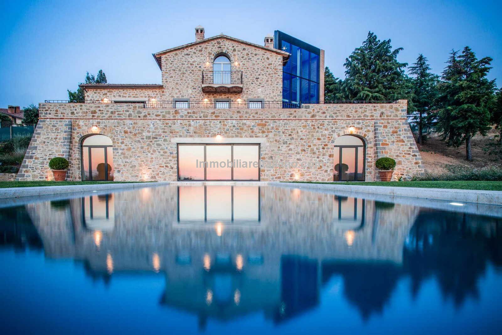 Luxury farmhouse for sale in Italy Immobiliare Italiano