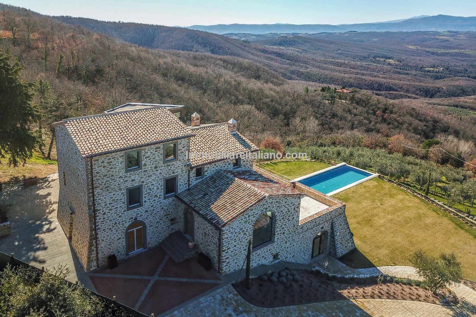Luxury farmhouse for sale in Italy Immobiliare Italiano