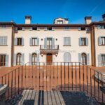 External View of prestige Tuscan villa home