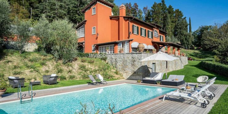 UNDER CONTRACTLarge Italian home with pool
