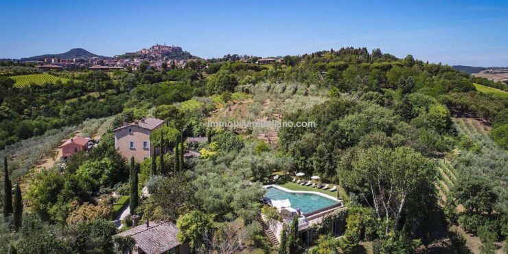 Luxury holiday complex for sale in Tuscany