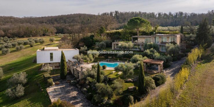 UNDER OFFERLuxurious villa