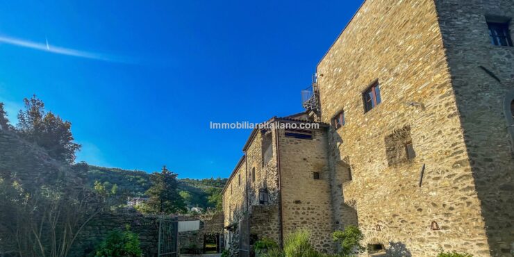 Castle and Wine Estate